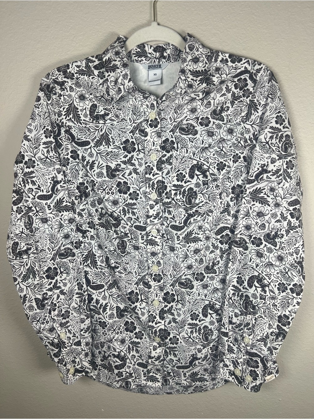 Duluth Trading Co Women XS Chick-Nic Shirt Long Sleeve Woodland Squirrel Print